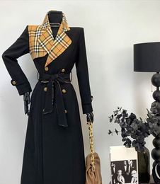 Otoño 2024 Diseñador Moda de lujo Caballa de gabardina Femenina Fuerra de letras Estampado Cadena suelta Cabalera casual de mujeres