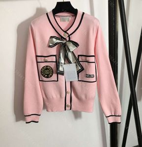 Caída CC Diseñador Mujer Suéter Chaqueta Crochet Mujer Lana Cardigan Sudadera Con Capucha Perla Insignia 911 Cch Marca Abrigo De Manga Larga Suéteres Casual Mujer Tops2024