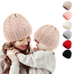 Automne hiver bonnets parent-enfant mode Corcheting bonnet mère-enfant Twist Jacquard et Puer couleur garder au chaud chapeaux tricotés rose rouge Beige RRD137