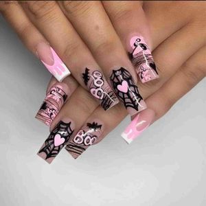 False Nails 2023 Halloween Fake Nails Zwart roze kleur Pers op nagelliefde Spider Patroon Fake Nail Tips For Girl Halloween Manicure Tool Y240419