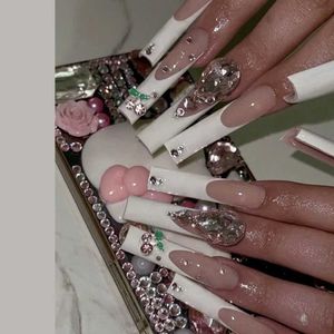 Uñas falsas 24 piezas de uñas artificiales de dedo colocado con pegamento de uñas falsas francesas con ballet largo con diamantes de diseño de estímulo
