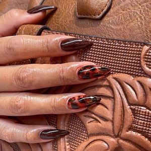 Faux ongles 24pcs automne hiver brun faux élégant manucure nail art ambre motif design réutilisable adhésif long amande