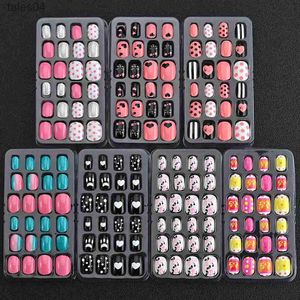 Faux ongles 24 pièces/boîte enfants bonbons faux ongles auto-adhésif couverture complète faux ongles noël fille mignon Kawaii Bowknot/coeur manucure conseils YQ231115