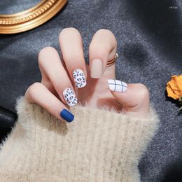 Valse nagels 24 -stks kinderen manicure stukken kunstmatige nep simple schattig meisje korte nail art patches dragen met pers op afgewerkt