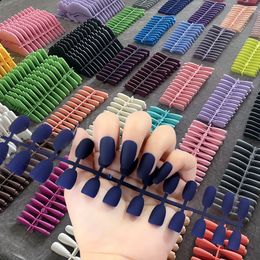 Valse nagels 24 -stks kleurrijke matte matte strips valse nagelballetdruk op nagels tips voor nagels kunst kunstmatige vingernagels nep nagel 230922