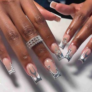 Valse nagels 24 -stks coole Sliver vlam nepnagels met slangegehoogton ontwerp mode kunstmatige acryl nagelpatch voor meisje vrouwen draagbaar y240419