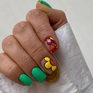 Valse nagels 24 stks schattige schilderijen bloem kinderlijke pers op acryl vaste kleur korte ronde ronde manicure set kunsttips