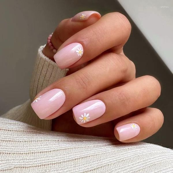 Falsas Nails 24 unids Daisy Short Square Nail Tips French Light Pink Fake Wearable Artificial Press en el ataúd con pegamento