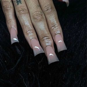 Faux ongles 24pcs Duckbill Faux Nails Nude Nude Faux Nails portables Couverture complète Presse européenne sur les ongles Conseils pour filles Lady Y240419