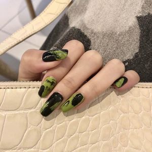 Valse nagels 24 -stcs nep met ontwerpen fang cirkelvormige kunst graffiti zwart groen kunstmatige lijm vierkante druk op nagelsfalse