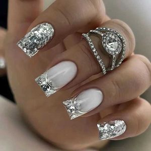 Valse nagels 24 -stks flitsende zilveren korte kist valse nagels kunstballet met Frans ontwerp draagbare nep nagels kunstmatige pers op nageltips t240507