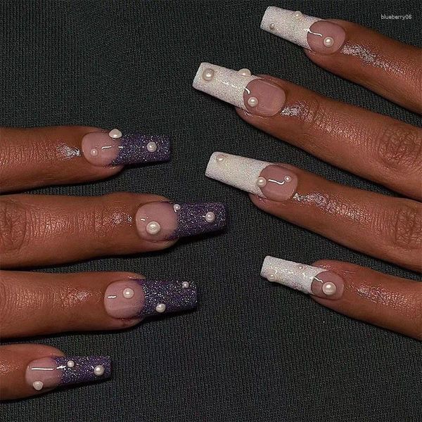 Uñas postizas 24 piezas Falso francés con diseño de perlas Borde blanco púrpura Cubierta completa Presione en puntas de arte de uñas súper largas cuadradas