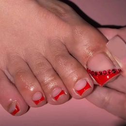 Faux ongles 24pcs French Red Faux Toe Nails avec design de ramiage rouge Patches à ongles artificiels pour FT Ft Fake Fake Eongails usagables T240507