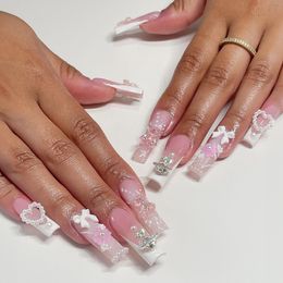 Uñas postizas 24 piezas de uñas artificiales de diamantes de imitación franceses con pegamento, cubierta completa, ataúd falso desmontable, uñas postizas, prensa brillante en XLong 230922