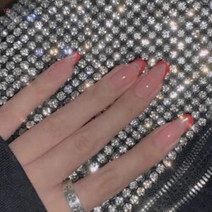 Falsas Nails 24 unids Estilo francés Borde rojo transparente Diseño fresco Presione en la cubierta completa para mujeres Manicura Uso de bricolaje