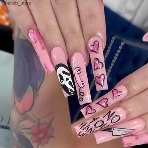 Valse nagels 24 -sten Halloween -stijl pers op nagels roze liefde hart schedel patroon kist kist nep nagels acryl nagels tips voor meisjes Halloween cadeau Y240419 Y240419