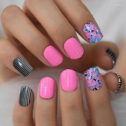 Valse nagels 24 -stcs mix ontwerpen kleine schattige neppers op korte ronde roze kunstmatige tips faux ongles court prud22