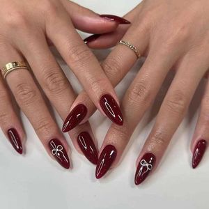 Valse nagels 24 -stcs/set wijnrode amandel nep nagels kunst cool meisje met diamanten 3D dragen valse nagels druk op nagels eenvoudige Franse nep nagel Z240531
