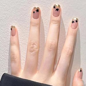 Valse Nagels 24 stks Y2k Met Ster Ontwerpen Leuke Nep Druk Op Korte Vierkante Goud Franse Acryl Nail Kits Volledige Cover Tips