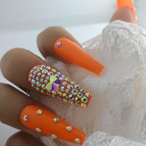 Valse nagels 24PCS2023 Luxe sieraden Super lange balletkist kist nep nagelvlinder kristalboor oranje flitser