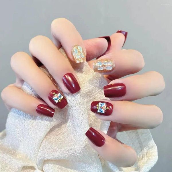 Uñas postizas 30 piezas Año rojo Arte corto Rosa claro Chicas dulces Prensa acrílica en cubierta completa Juego de uñas postizas extraíbles