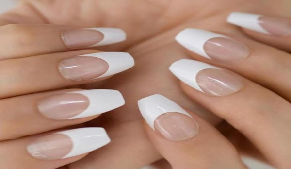 Faux Nails Ballerina Coffin French Tips French Presse sur une longueur moyenne nue claire faux ensemble acrylique Natural Classic Designs7619881