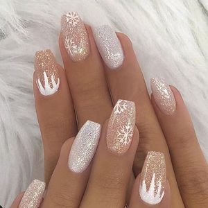 Valse nagels schattige 24 -stcs/set sneeuw zilveren flash gradiënt kerstkleding nagel voltooid nep waterdicht en afneembare patch