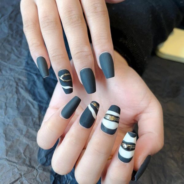 Fanis uñas Emmabeauty Black pintada a mano en forma T corta T hecha a mano con gel creativo y único expresa su fresco artístico