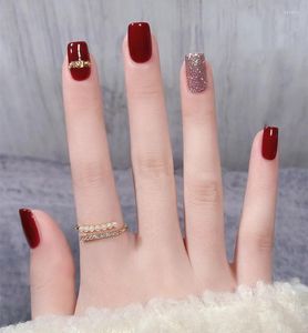 Valse nagels prachtige vrouwen nail art tools 24 stks/set roodgouden cady glitter kleur nep met lijm korte volledige tips hybride