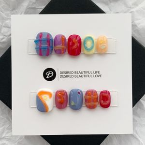 Valse nagels Handgemaakte korte Kawaii pers op nagel met ontwerp Japanse schattige herbruikbare nepnagels met lijm Acryl Nail Art Tip voor meisjes 230619