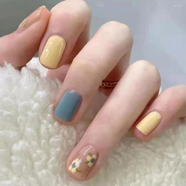 Uñas postizas Flor amarilla clara Falso INS Mujeres de moda Artificial para decoración de dedos Uñas caseras DIY