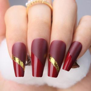 False nagels Medium druk op Coffin Burgendy Franse Tip Fake Gold Foly Maroon Matte met glanzend