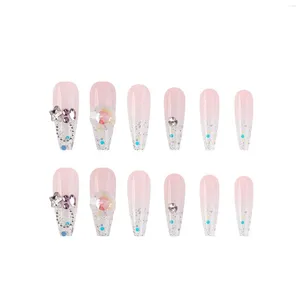 Faux ongles rose avec décoration de strass charmante confortable pour porter une manucure pour les amateurs et les blogueurs de beauté