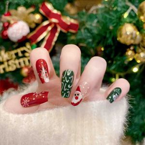 Faux ongles Faux ongles rouges et verts avec cerf Santa Claus Faux Conseils de ongles pour les filles Femmes artificielles Conseils d'ongle complet Couverture portable 24pcs Y240419