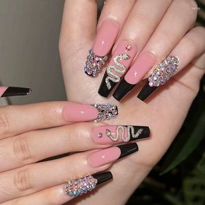 False Nails Resnica druk op Frans naaktroze en zwart gestreepte slangenpatroon pure met diamanten sprankeling voor ballet