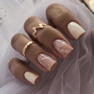 Faux ongles portant des patchs pour ongles, poudre de paillettes dorées transparentes teintées en halo blanc