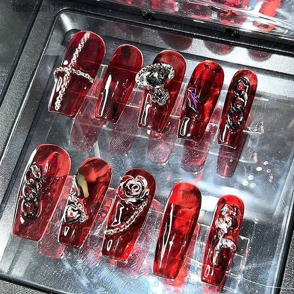 Uñas postizas Y2K Estilo punk Sangre Rosa roja Puntas de uñas postizas Rhinestone Prensa en uñas Arte Hecho a mano Reutilizable Ataúd largo Clavo falso con pegamento Q240122