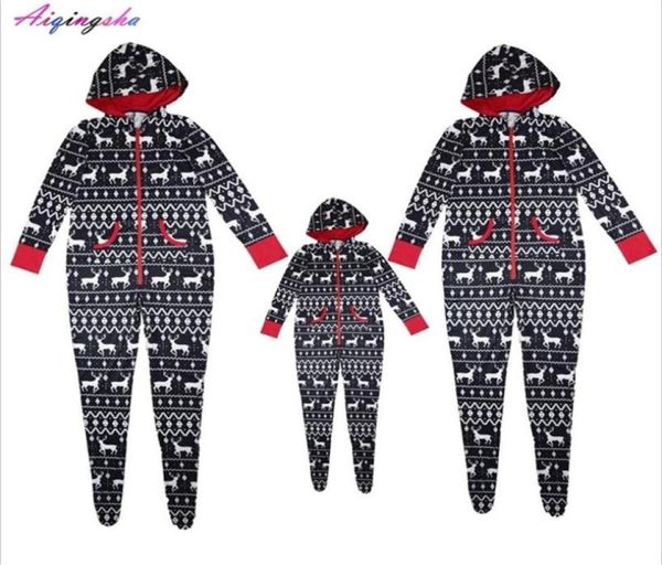 Pajamas de Noël de la famille Pabil et fils assortiment des tenues couple Pjs Pjs Pjs Mère et fille Vêtements Baby Rompers LJ20111478636