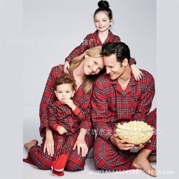 Famille Noël Pyjamas Red Plaid Home Wear Maman et Moi Vêtements Père Fils Chemises + pantalons Parent Enfant Enfants Bébé Pyjama LJ201111