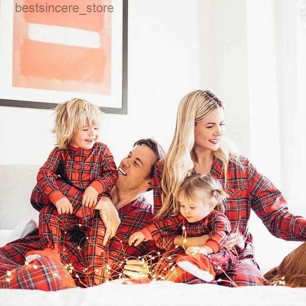 Famille Noël Pyjamas Rouge Plaids Famille Assortiment Vêtements Automne Hiver Assorti Couple Tenues Parent Enfants Vêtements De Nuit L230522