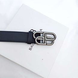 Famille classique Paris monde couche supérieure en peau de vache ceinture haute édition B bouton mode unisexe Style