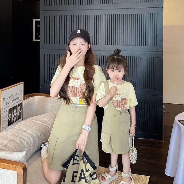 Family Parejas Outfits Mom Daughter Tees Tiradores Faldas Faldas de Dad Hijo a juego Camisetas ropa Corea