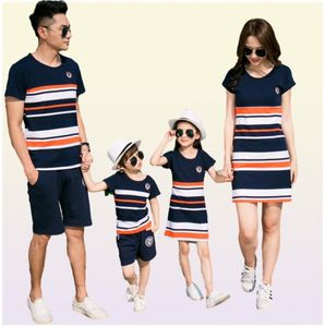 Famille Look Robe Mère fille Vêtements Fashion Summer Tshirt rayé Matching Opding Fits Fils Fils Baby Boy Girl Vêtements Y200711526174