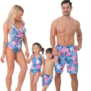 Family Look Flores Trajes de baño Madre Hija Traje de baño a juego Padre Hijo Swim Shorts Mamá y yo Traje de baño Ropa Trajes 210417