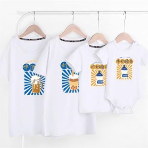 Famille Look Correspondant Tenues T-shirt Vêtements Mère Père Fils Fille Enfants Bébé Barboteuses Impression D'été 210521