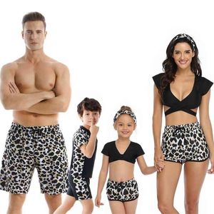 Familie look matching badpak luipaard print moeder dochter mannen jongens strand shorts kleding 210521