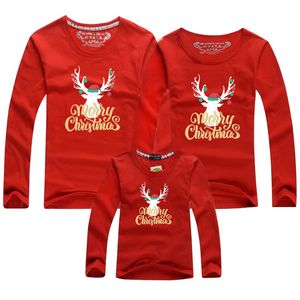 Family Look T-shirts Noël Elk Claus Reindeer Print Tees Red Top Matching Clothes Full Sleeve 210429