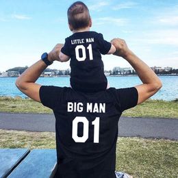 Family Matching Clothes Fashion Big Little Man Tshirt Daddy and Me Outfits Père fils papa bébé garçon Kids Kids Clothing Summer Brothers 240507