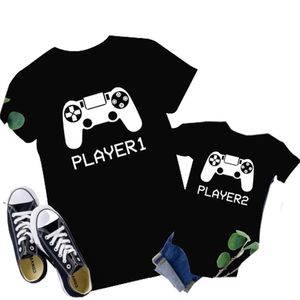 Famille correspondant vêtements joueur 1 joueur 2 drôle père fils look t-shirt été à manches courtes t-shirt pour papa bébé body 1pc 220531