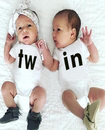 Famille Matching Vêtements Nouveau-né bébé garçons filles Bodys Coupures jumelles imprimées Body à manches courtes Tops pour baby7511437